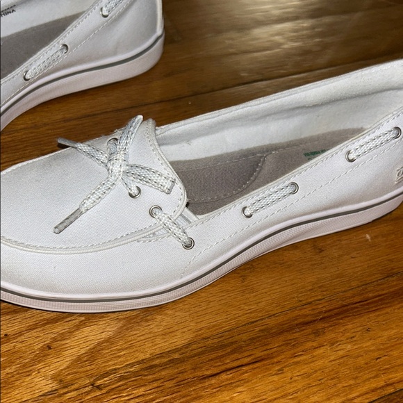 Grasshopper White Women's Slip-On Boat Loafers - Picture 6 of 8